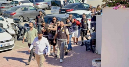 BİTEZ’DEKİ CİNAYET SORUŞTURMASINDA 7 ŞÜPHELİ ADLİYEYE SEVK EDİLDİ

