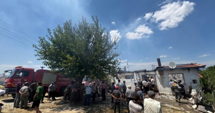 MÜSTAKİL EVDE YANGIN: EV KULLANILAMAZ HALE GELDİ

