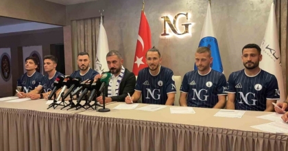 KÜTAHYASPOR 9 FUTBOLCUYLA SÖZLEŞME İMZALADI
