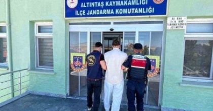 KÜTAHYA’DA 10 YIL HAPİS CEZASIYLA ARANAN HÜKÜMLÜ YAKALANDI
