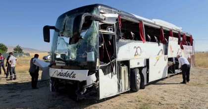 KÜTAHYA’DAKİ OTOBÜS KAZASINDA 25 YARALI TABURCU EDİLDİ

