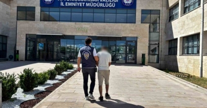 DOLANDIRICILIK SUÇUNDAN ARANAN ŞAHSI POLİS YAKALADI
