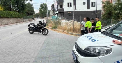 TAVŞANLI’DA OTOMOBİL İLE MOTOSİKLET ÇARPIŞTI: 1 YARALI
