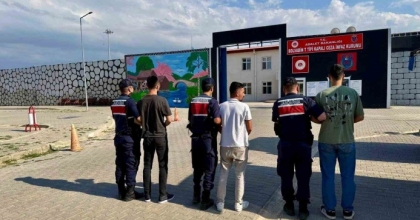 JANDARMA ÇEŞİTLİ SUÇLARDAN ARANAN 34 KİŞİYİ YAKALADI
