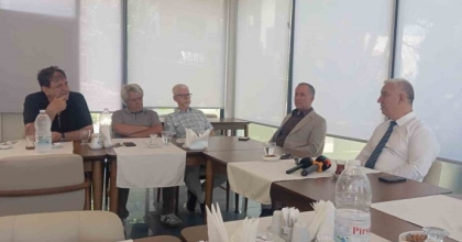 BERGAMA BELEDİYE BAŞKANI, 19 MECLİS ÜYESİ İLE YENİ PARTİ’YE GEÇTİ

