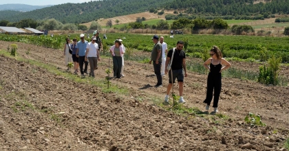 AVRUPALI UZMANLAR NESA ATA ÇİFTLİĞİ'NDE İYİ TARIM UYGULAMALARINI İNCELEDİ