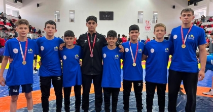 DENİZLİLİ GÜREŞÇİLERDEN 3 ALTIN, 1 BRONZ