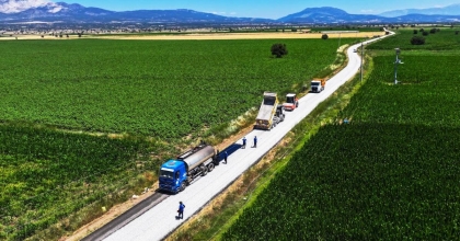 TAVAS’TA ÜÇ MAHALLEYİ BİRLEŞTİREN YOL MODERNLEŞİYOR