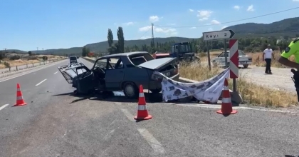 KÜTAHYA’DA OTOMOBİLLER ÇARPIŞTI: 1 ÖLÜ, 4 YARALI