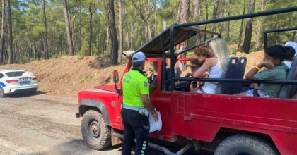 SAFARİ ARACINDA ALKOLLÜ YAKALANAN SÜRÜCÜYE İŞLEM UYGULANDI