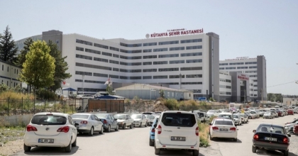KÜTAHYA’DA HASTANEYE GETİRİLEN MAHKUM FİRAR ETTİ
