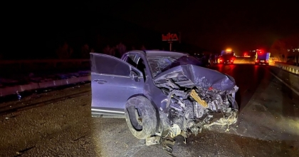 KULA’DA KONTROLDEN ÇIKAN OTOMOBİL KARŞI ŞERİDE GEÇTİ: 4 YARALI
