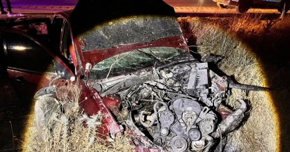 KONTROLDEN ÇIKAN OTOMOBİL YOL KENARINA SAVRULDU: 2’Sİ AĞIR, 3 YARALI
