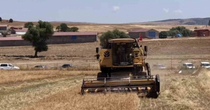 KÜTAHYA’DA 18 FARKLI NOHUT ÇEŞİDİ AYNI TARLADA TANITILDI
