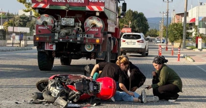 GEDİZ’DE ARAZÖZ İLE MOTOSİKLET ÇARPIŞTI: 1 YARALI

