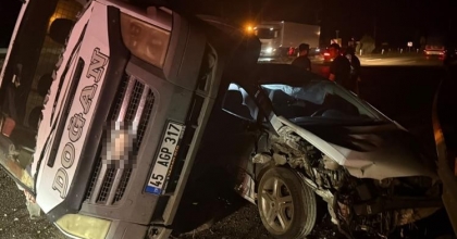 OTOMOBİL İLE KAMYONET ÇARPIŞTI: 1 YARALI
