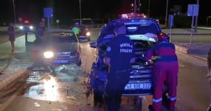 TRAFİK KAZASINDA YARALANAN SÜRÜCÜ, KIZI VE TORUNUNU GÖRMEDEN HASTANEYE GİTMEK İSTEMEDİ
