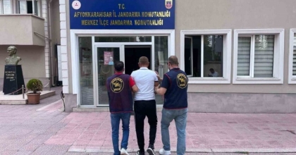 JANDARMA 20 YIL HAPİS CEZASIYLA ARANAN ŞAHSI YAKALADI
