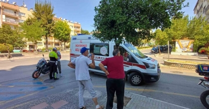 İKİ MOTOSİKLET KAFA KAFAYA ÇARPIŞTI: 2 YARALI
