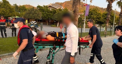 FETHİYE’DE TİCARİ YATTA YARALANAN VATANDAŞA TIBBİ TAHLİYE
