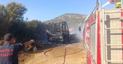 DATÇA’DA KAMYONETİ YAKTIĞI İDDİA EDİLEN 2 KİŞİ TUTUKLANDI
