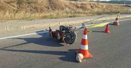 KÜTAHYA’DA OTOMOBİLİN ÇARPTIĞI ELEKTRİKLİ BİSİKLETİN SÜRÜCÜSÜ HAYATINI KAYBETTİ
