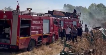 KÜTAHYA’DA YANGINDA 400 BALYA SAMAN KÜL OLDU
