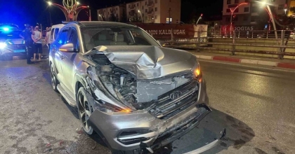 UŞAK’TA İKİ OTOMOBİL ÇARPIŞTI: 2’Sİ ÇOCUK, 6 YARALI
