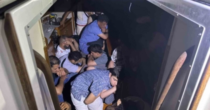 TEKNEDE 40 DÜZENSİZ GÖÇMEN VE 2 GÖÇMEN KAÇAKÇISI YAKALANDI