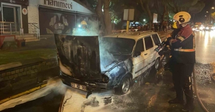 SEYİR HALİNDEYKEN ALEV ALAN OTOMOBİL, KULLANILAMAZ HALE GELDİ
