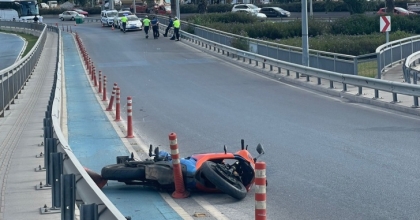 İZMİR’DE MOTOSİKLET KAZASI: 20 YAŞINDAKİ GENÇ KIZ YAŞAMINI YİTİRDİ
