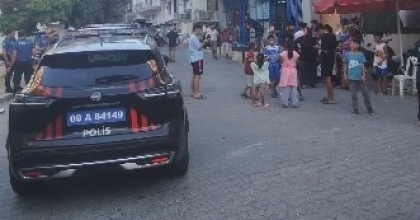 KUŞADASI’NDA TELEFON TARTIŞMASI KANLI BİTTİ
