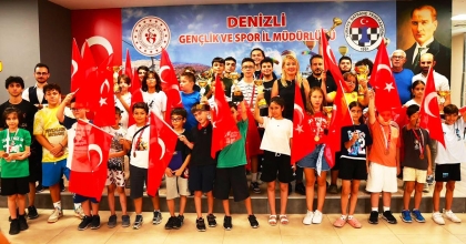MERKEZEFENDİ’DE ZAFER TURNUVALARININ ŞAMPİYONLARI ÖDÜLLENDİRİLDİ