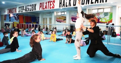 MİNİK CİMNASTİKÇİLER YAZI SPORLA GEÇİRİYOR