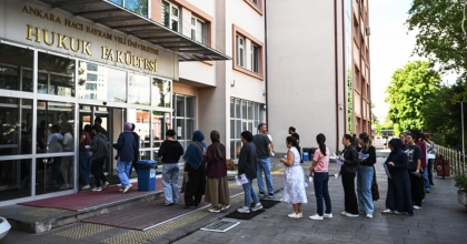 ÖĞRETMEN ADAYLARINDAN 50 BİN ATAMA ÇAĞRISI