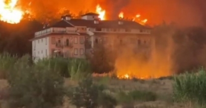 FİLM SAHNESİ DEĞİL, ALEVLERİN İÇİNDE HAYAT MÜCADELESİ
