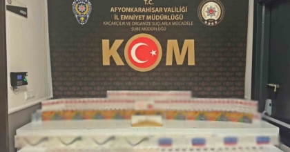 POLİS 700 PAKET GÜMRÜK KAÇAĞI SİGARA ELE GEÇİRDİ
