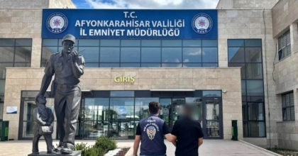 ÇOCUK MÜSTEHCENLİGİ SUÇUNDAN ARANAN ŞAHSI POLİS YAKALADI

