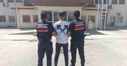 KUŞADASI’NDA 11 YIL 4 AY HAPİS CEZASI BULUNAN HÜKÜMLÜ YAKALANDI
