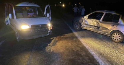ŞUHUT’TA TRAFİK KAZASI: 2 YARALI
