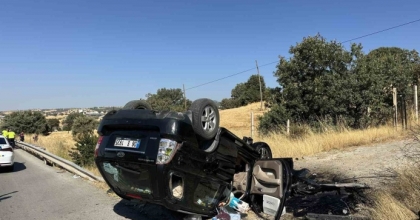 UŞAK’TA TAKLA ATAN OTOMOBİLİN SÜRÜCÜSÜ HAYATINI KAYBETTİ
