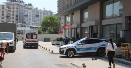 APARTMANIN MERDİVENLERİNDEN DÜŞEN YAŞLI ADAM HASTANELİK OLDU
