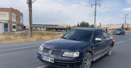 İKİ OTOMOBİL ÇARPIŞTI: 1 YARALI
