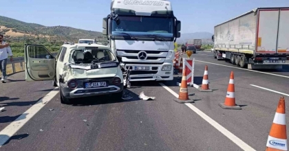 TIR, OTOMOBİLE ARKADAN ÇARPTI: 3 YARALI
