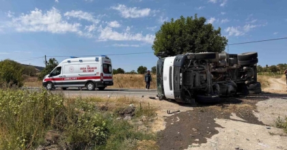 DOMANİÇ-TAVŞANLI KARAYOLUNDA KAMYON YAN YATTI: 1 YARALI
