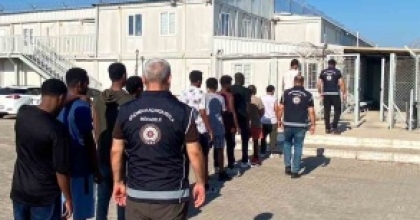 AYDIN’DA 19 DÜZENSİZ GÖÇMEN YAKALANDI
