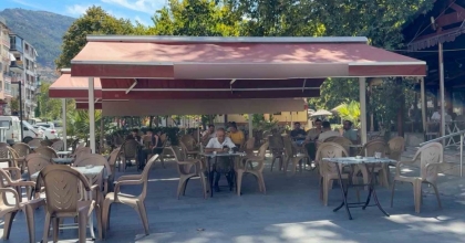 ÇAY BAHÇESİ TUVALETİNDE GİZLİ KAMERA SKANDALI: İŞLETMECİ GÖZALTINA ALINDI