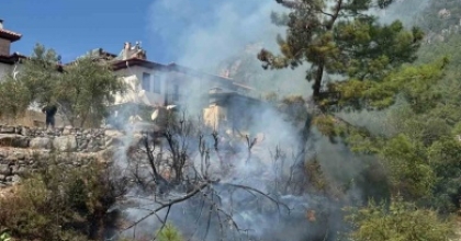 AKYAKA’DA OT YANGINI PANİĞE NEDEN OLDU
