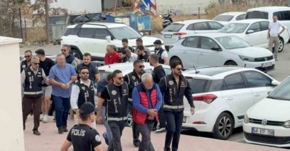 BODRUM’DAKİ TEFECİLİK OPERASYONUNDA 8 ŞÜPHELİ ADLİYEYE SEVK EDİLDİ
