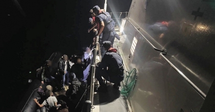 İZMİR’DE 73 DÜZENSİZ GÖÇMEN YAKALANDI
